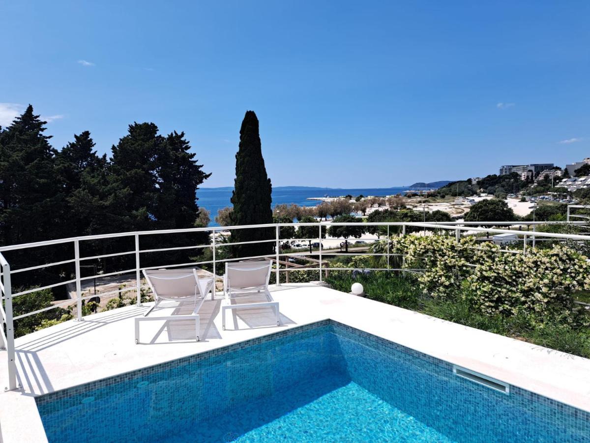 Apartment With Private Pool Split Exterior foto