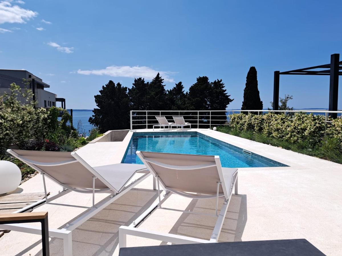 Apartment With Private Pool Split Exterior foto