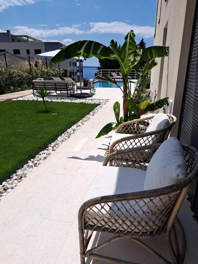Apartment With Private Pool Split Exterior foto