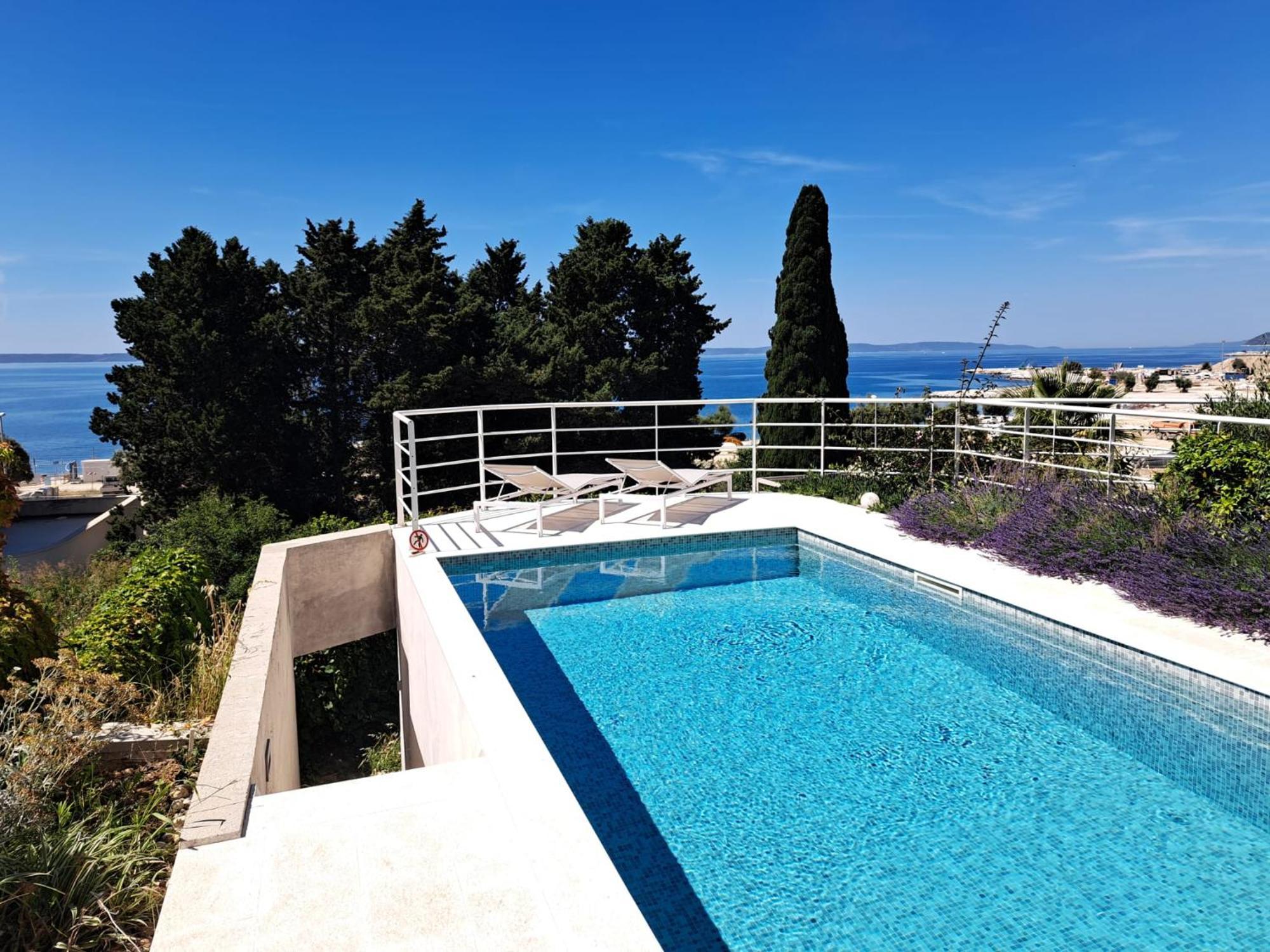 Apartment With Private Pool Split Exterior foto